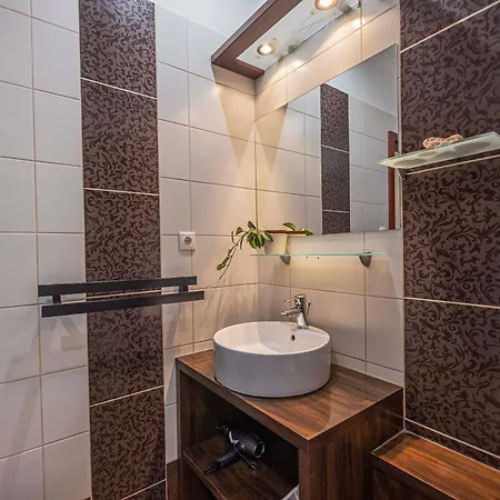 Apartament Besenyei *