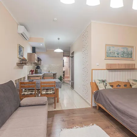 Besenyei Apartament *
